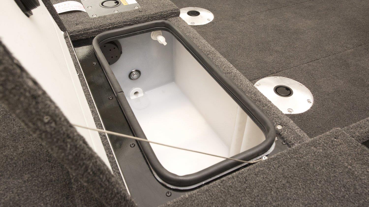  - lighted-rear-livewell.jpg