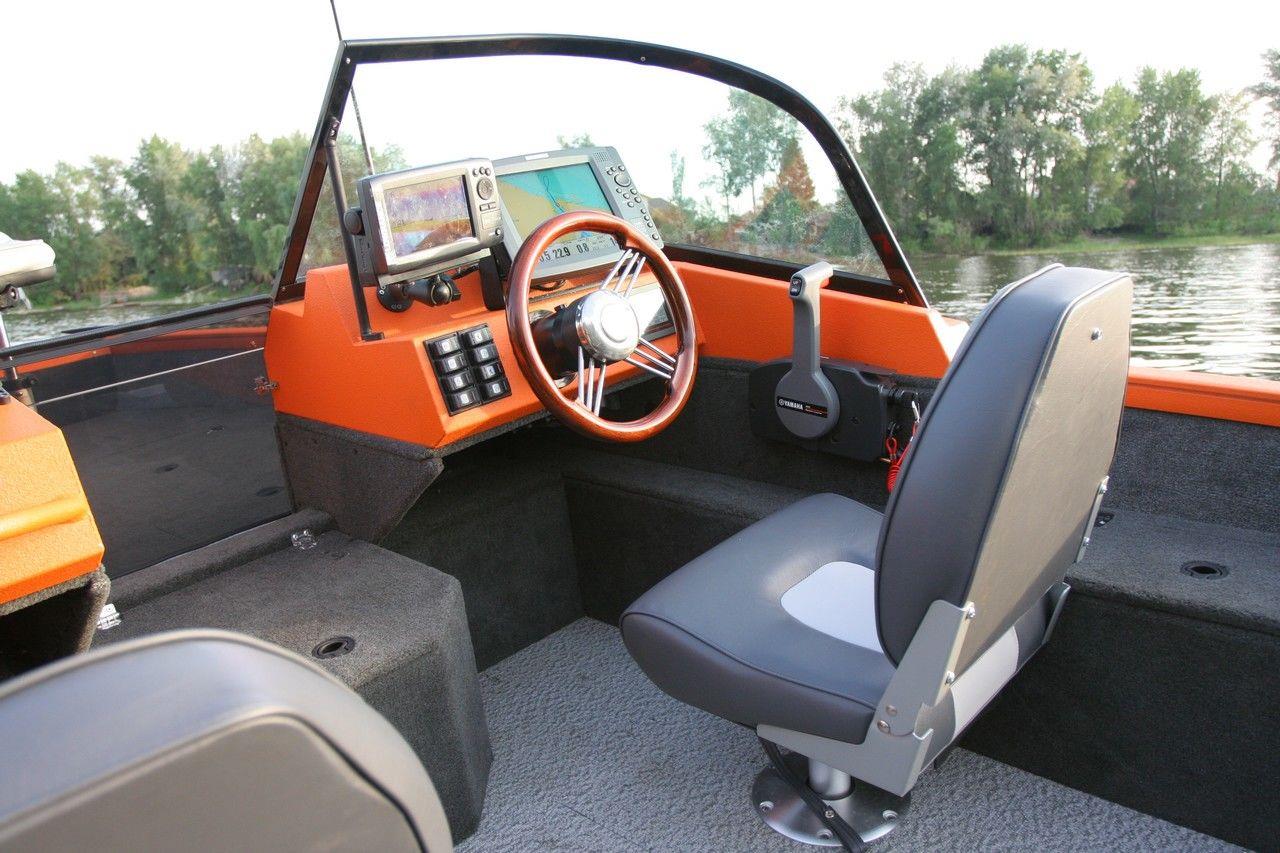  - Spatiu suficient pentru montarea chiar si a doua sonare in tandem