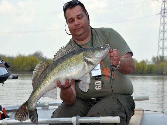 Liviu Voicu - liviu-voicu-la-pescuit.JPG